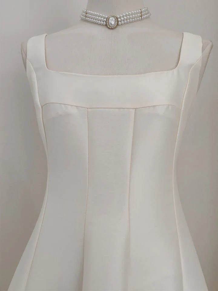Bianca, bodice detail