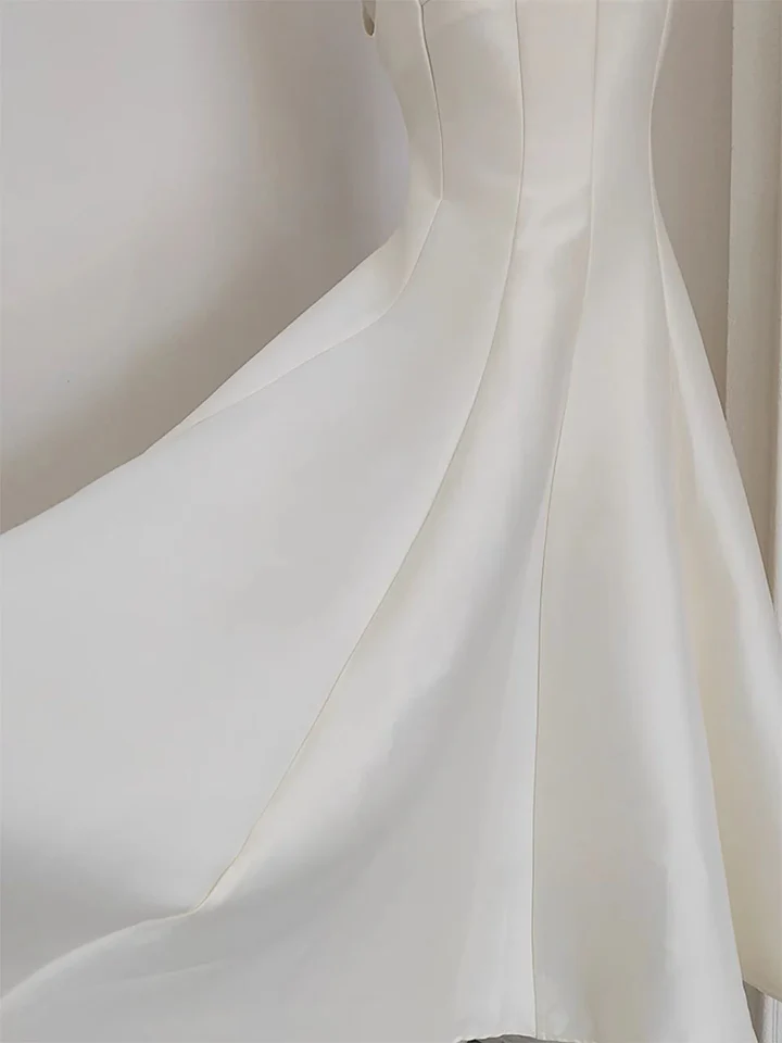 Bianca, side view