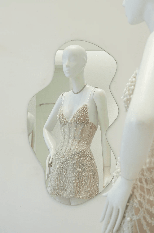 Colette, pearl detail